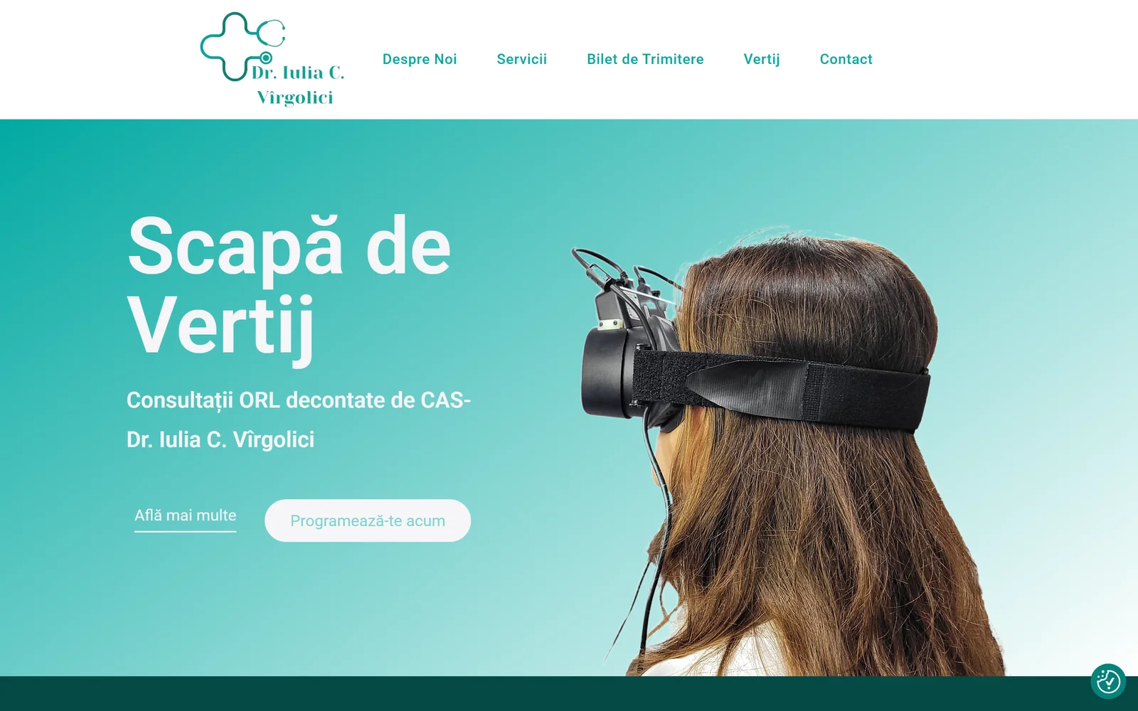 Site-ul ENT Audiology pe laptop — pagina principală